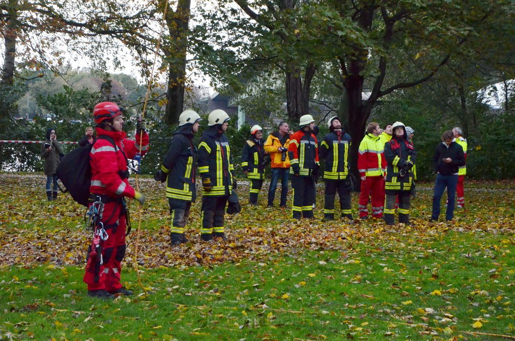 Einsatz BF Hoehenretter Koelner Seilbahn Hoehe Zoobruecke P2188.JPG